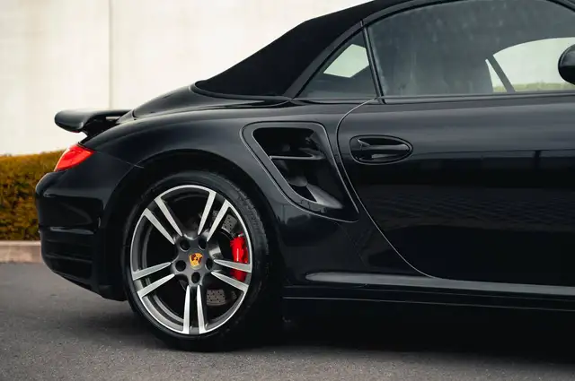 Porsche 911 view 22
