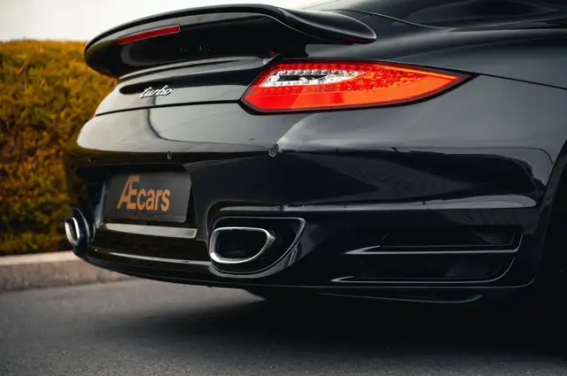 Porsche 911 view 23
