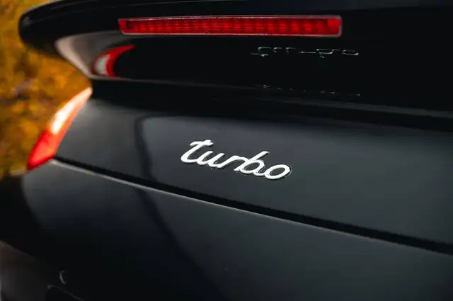 Porsche 911 view 24