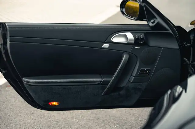 Porsche 911 view 10