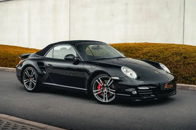 Porsche 911 view 4