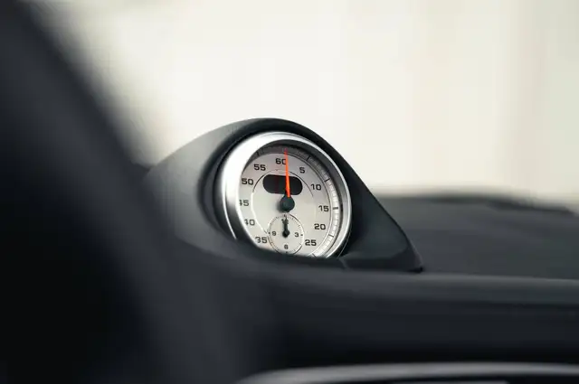 Porsche 911 view 16