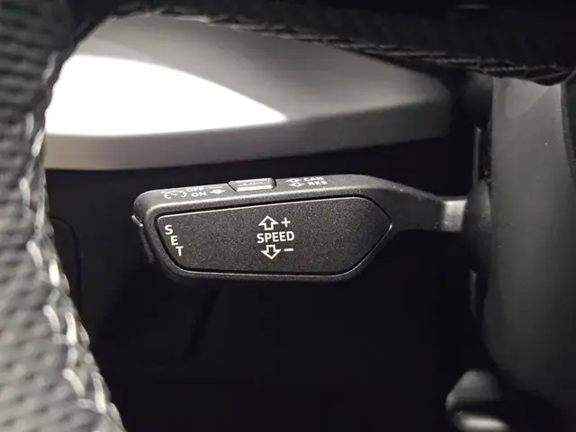 Audi Q2 view 10