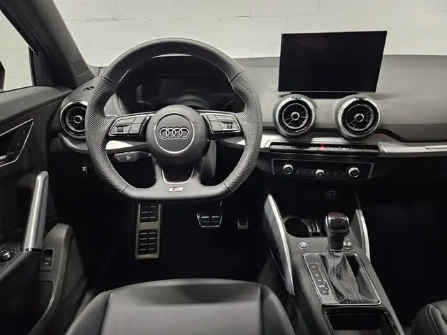 Audi Q2 view 7