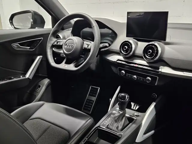 Audi Q2 view 6