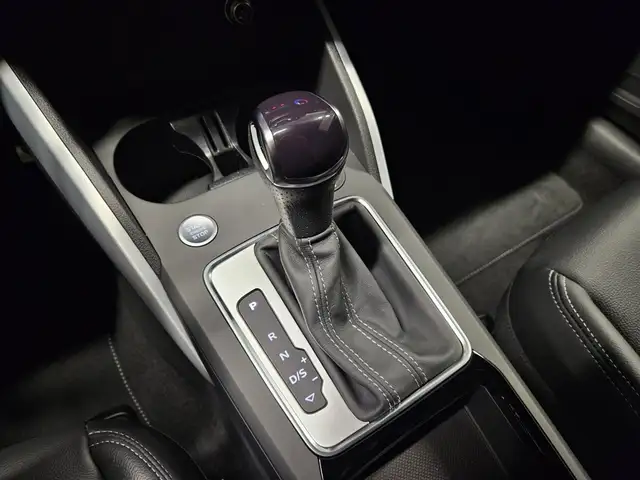 Audi Q2 view 9