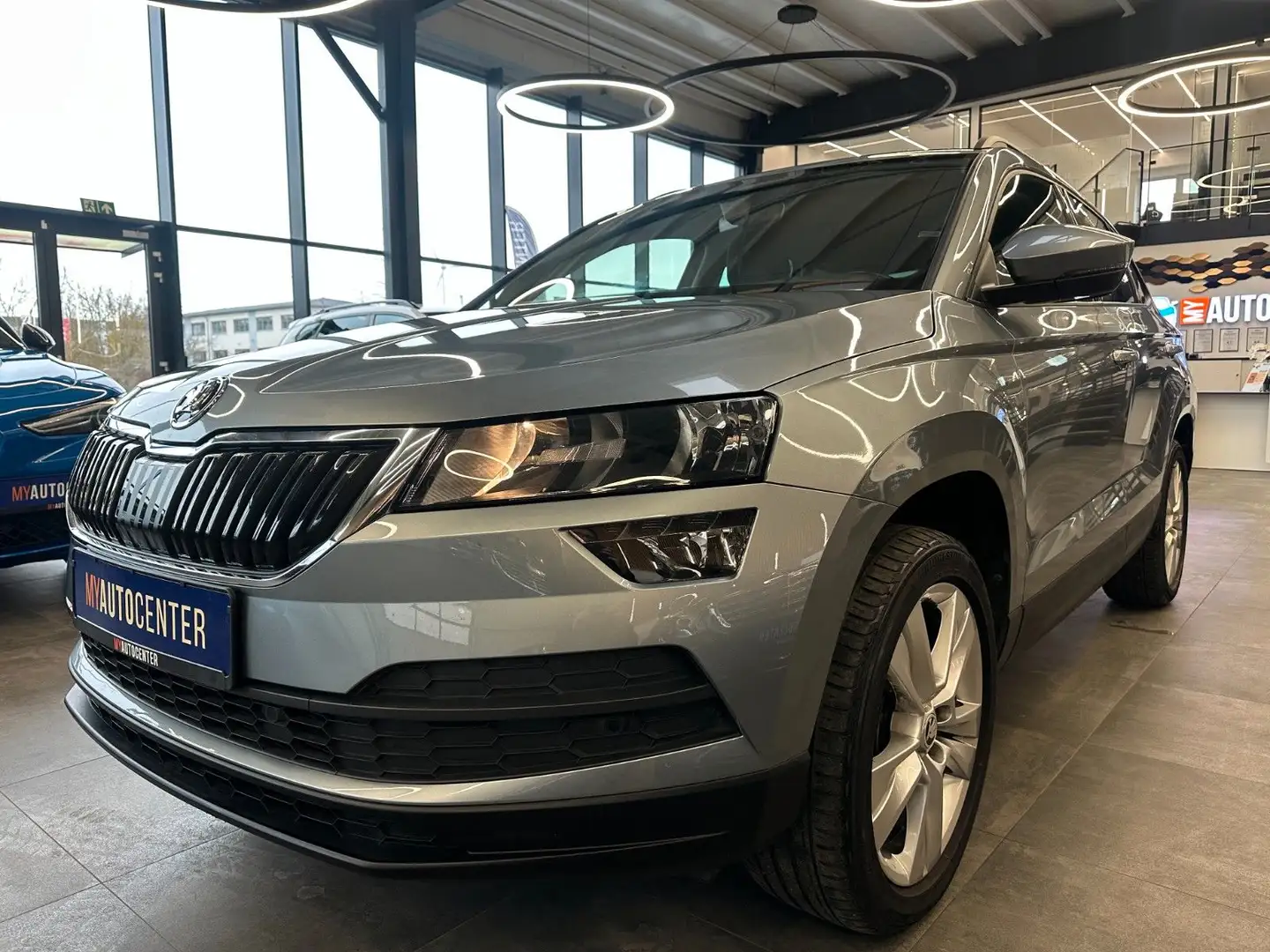 Skoda Karoq Style *1. Hand*MirrorLink*LED*AHK*Klima* Grau - 2