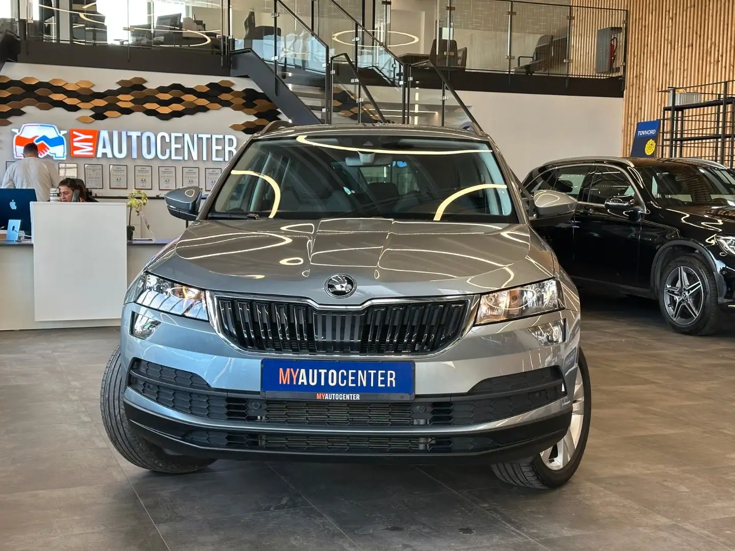 Skoda Karoq Style *1. Hand*MirrorLink*LED*AHK*Klima* Grau - 1