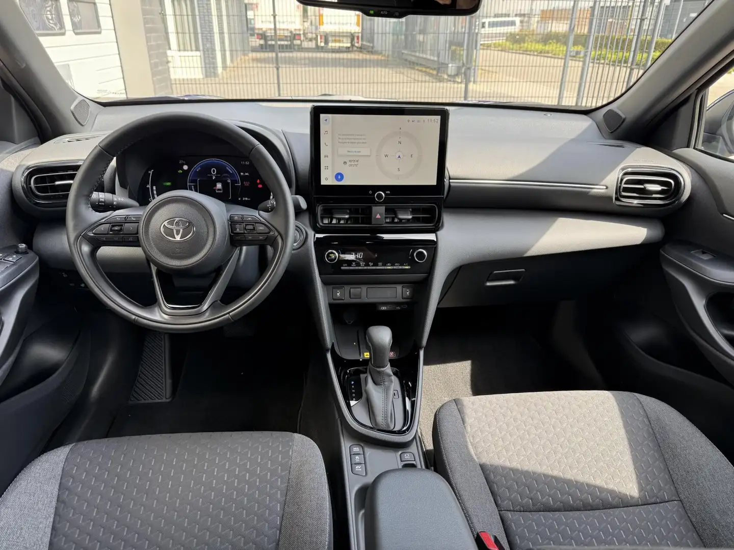 Toyota Yaris Cross 1.5 Hybrid 115 Business plus stoel + stuurverwarmi Blauw - 2
