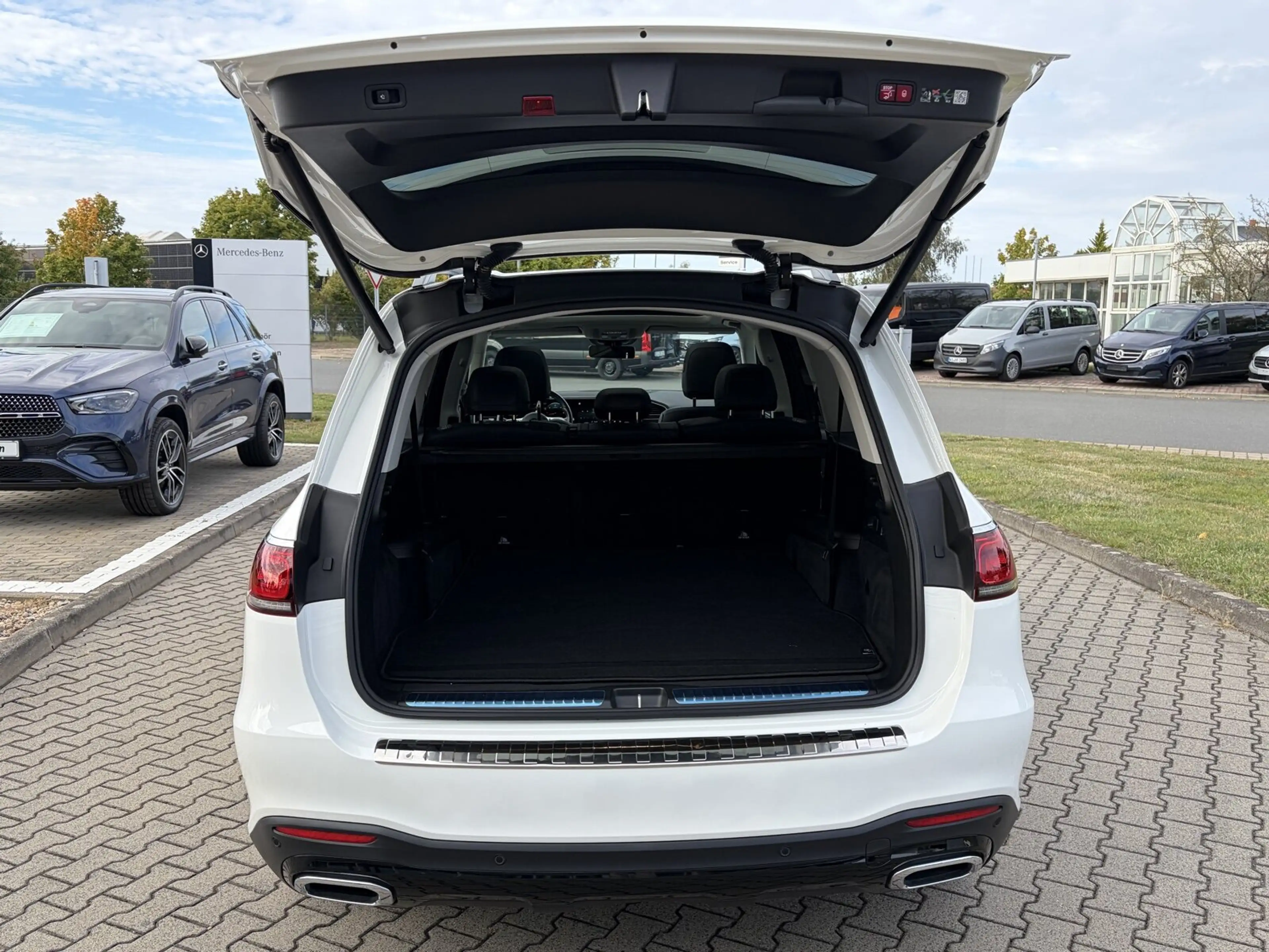 Mercedes-Benz GLS 350 GLS 350 d 4MATIC AMG+NIGHT+PANO+360°+KEYLESS Navi — photo 10