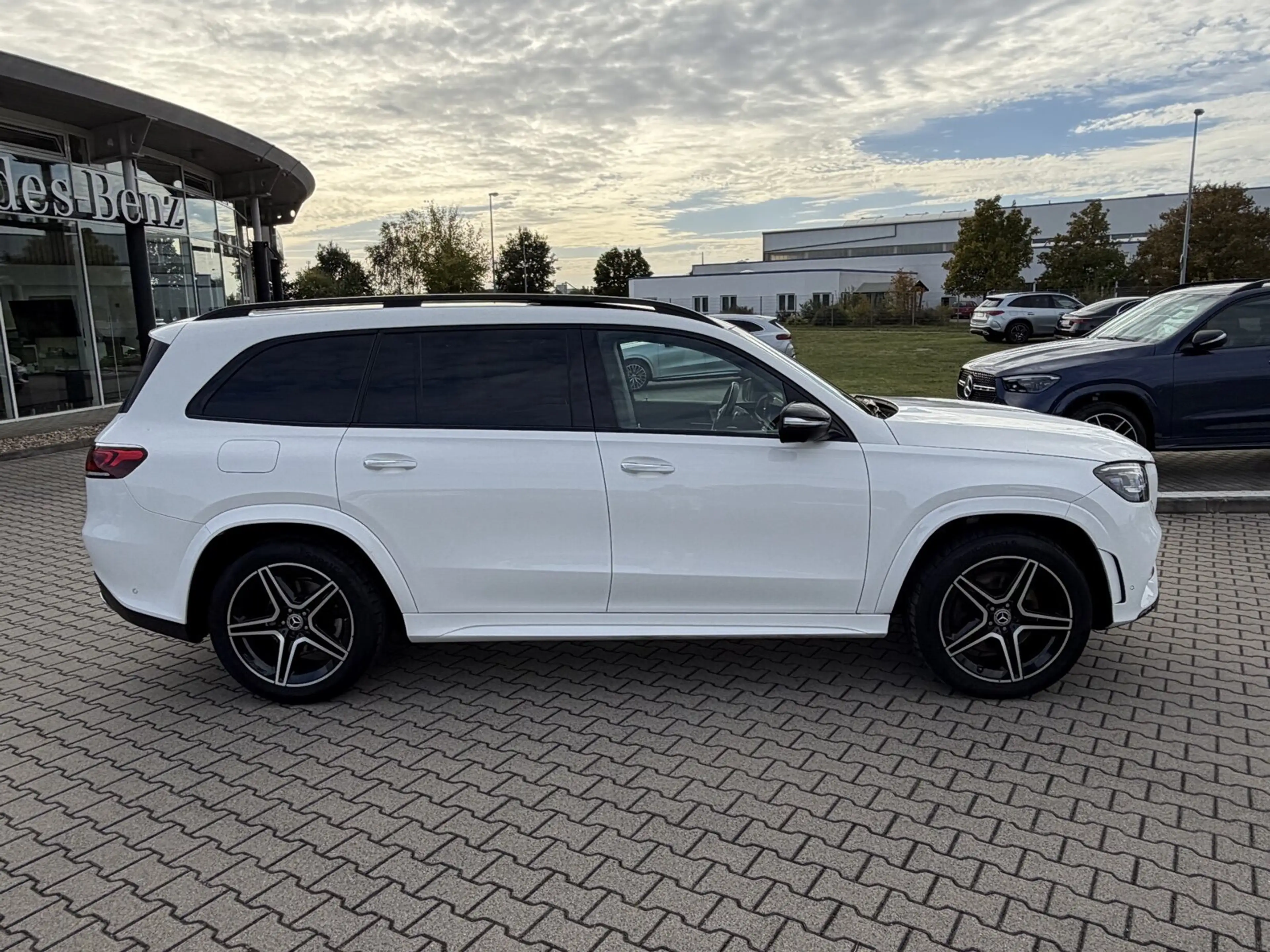 Mercedes-Benz GLS 350 GLS 350 d 4MATIC AMG+NIGHT+PANO+360°+KEYLESS Navi — photo 4