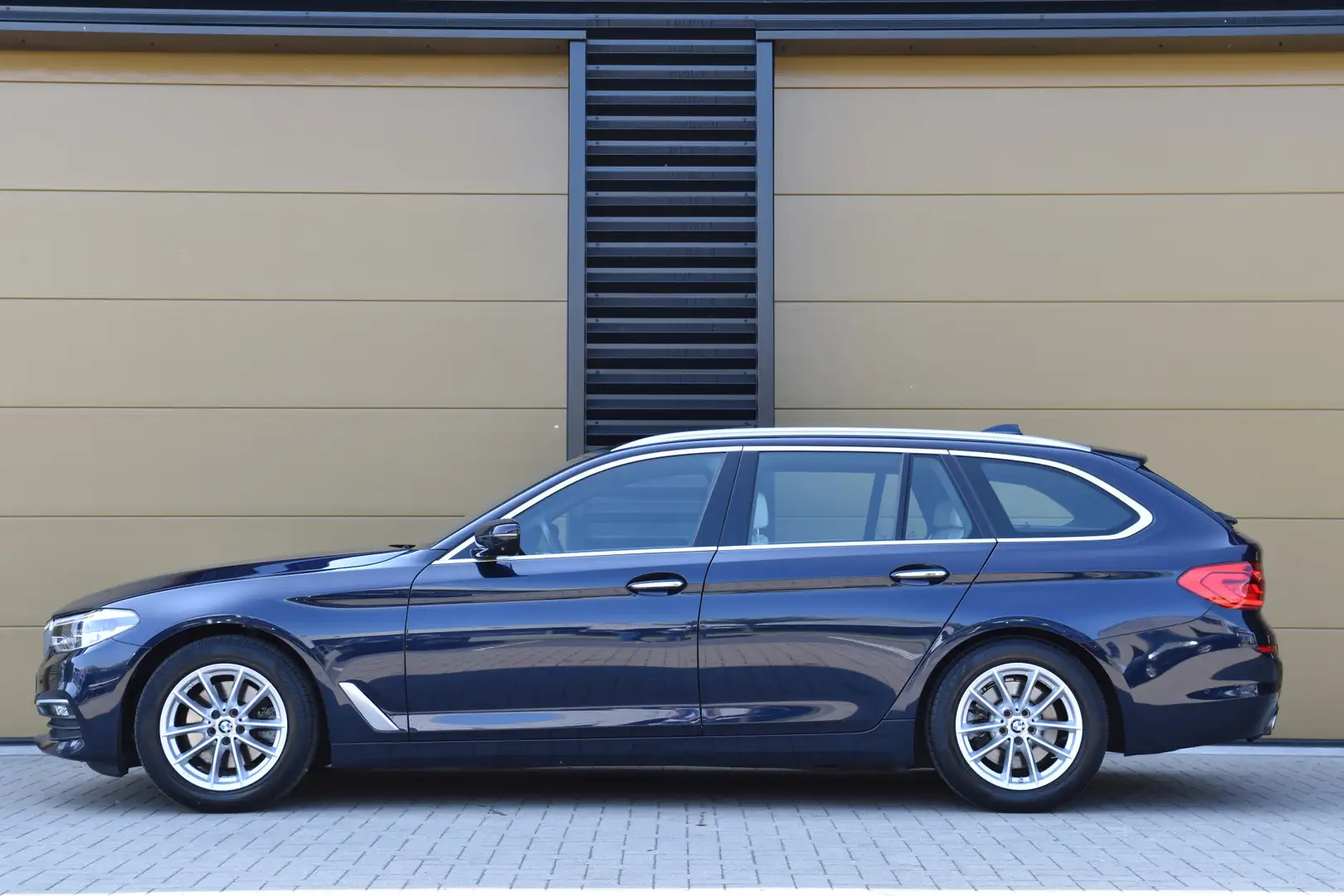 BMW 520 5-serie Touring 520i High Executive * Massage stoe Blauw - 2