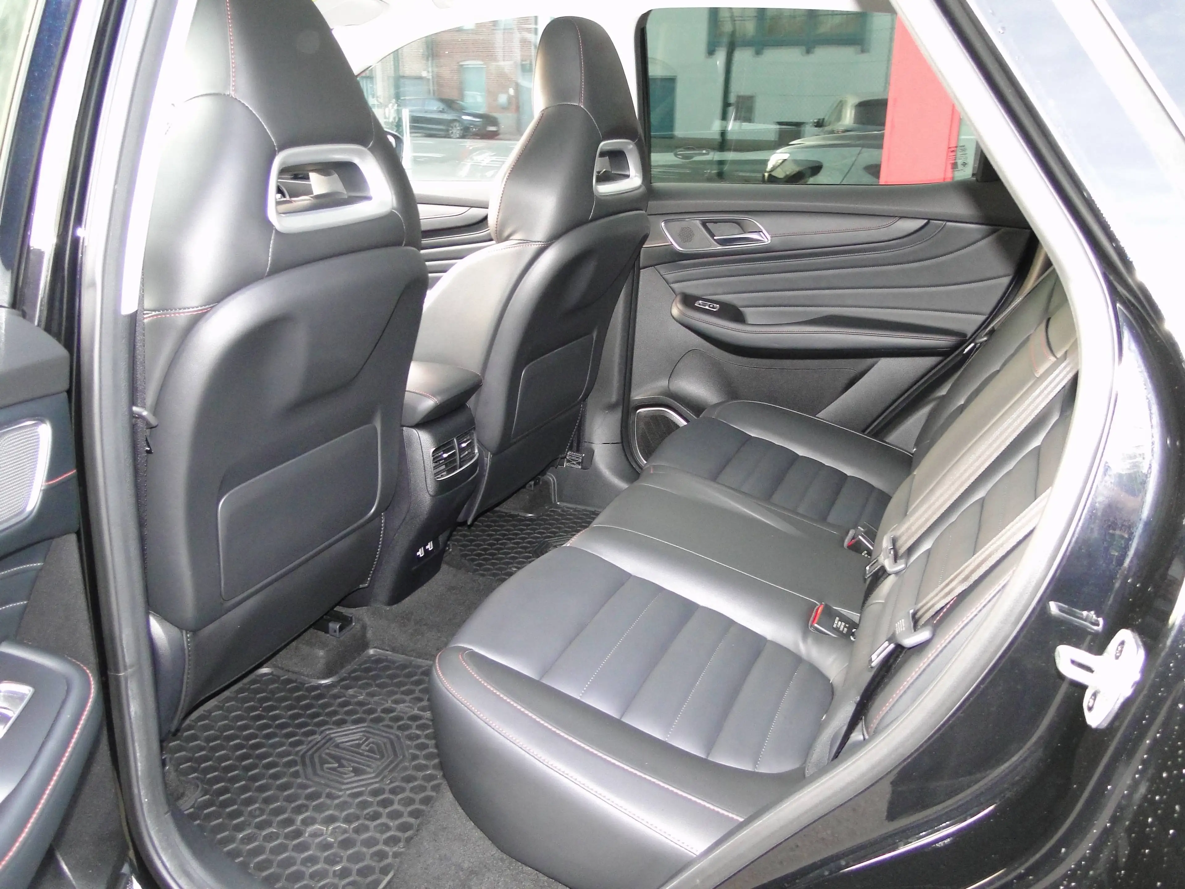 MG EHS EHS PHEV 1.5 Turbo Luxury — photo 8