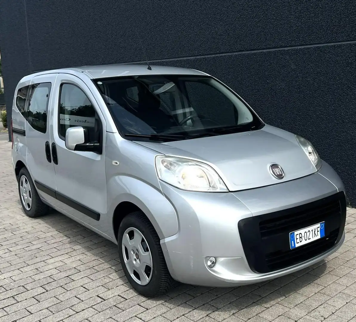 Fiat Qubo 1.4 8V 77 CV metano ok 2026 Srebrny - 2