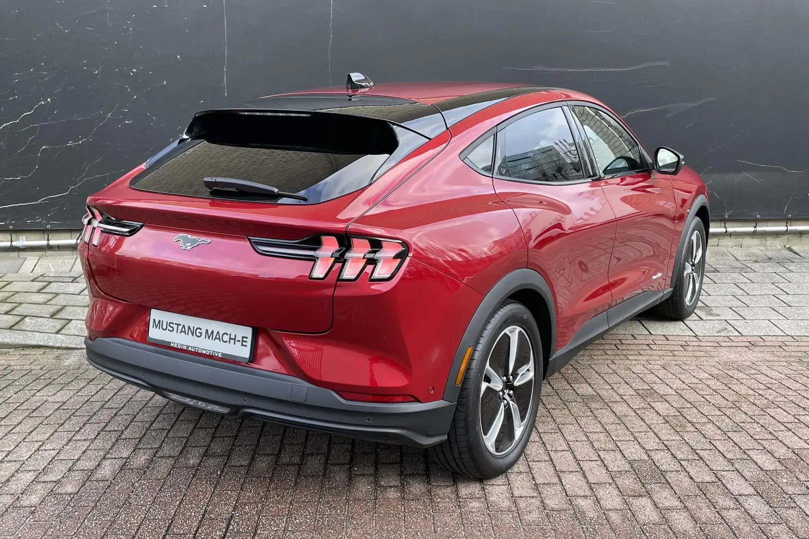 Ford Mustang Mach-E Standard RWD 75 kWh Bijtelling vanaf € 245,- p. mn Rood - 2
