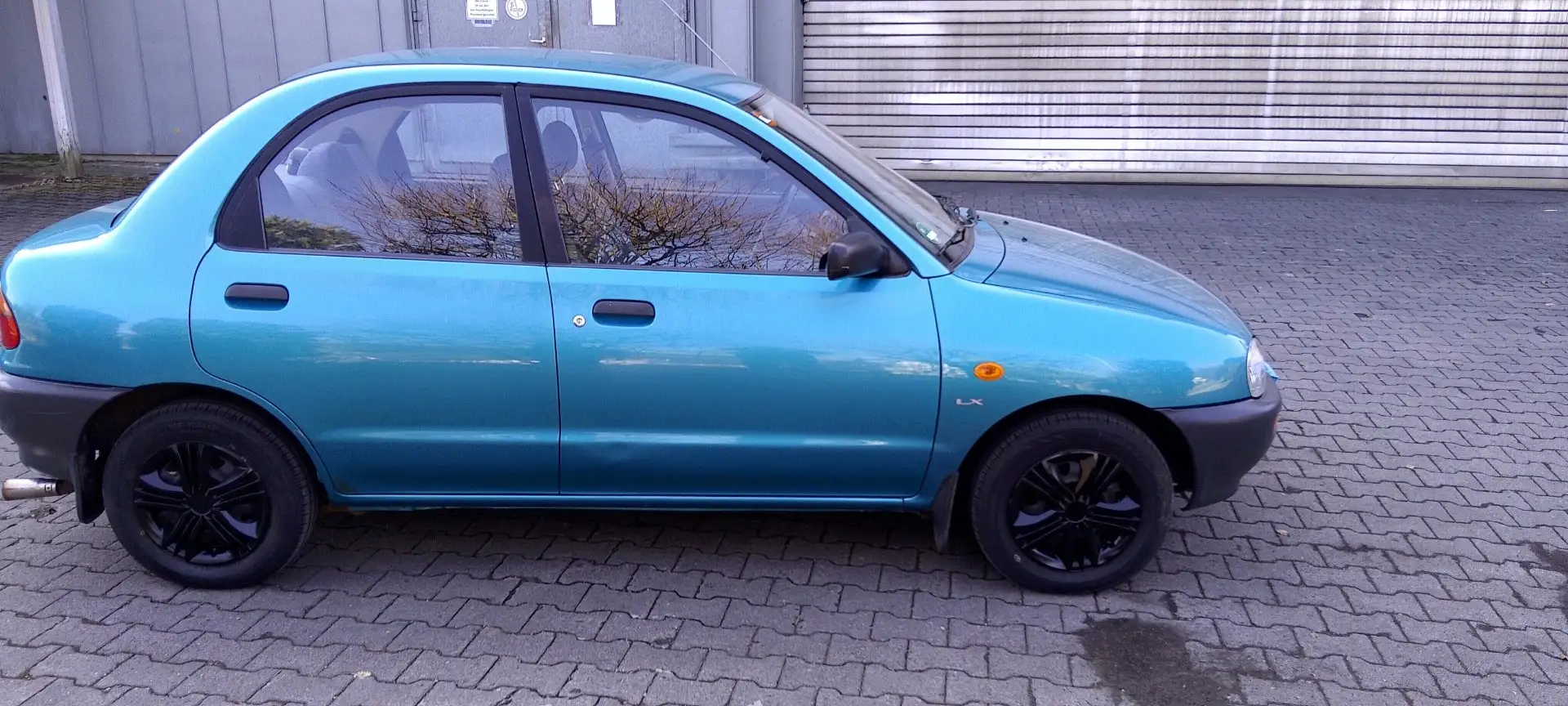 Mazda 121 16V LX - 2