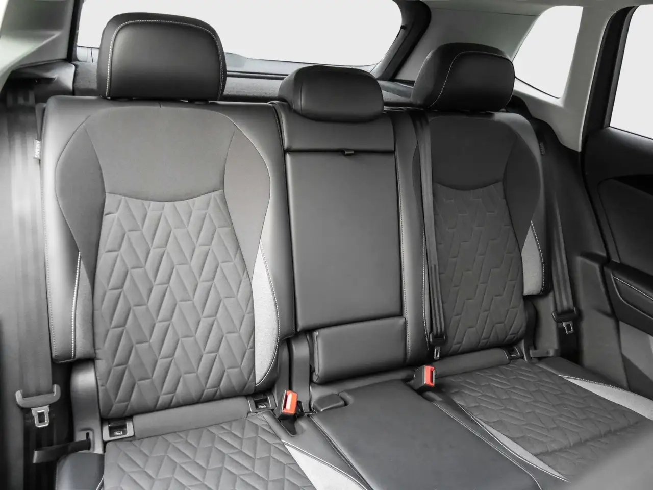 Volkswagen Tiguan GOAL 2.0 TDI DSG LED+ Navi AHK TravelAss. AreaV... 4
