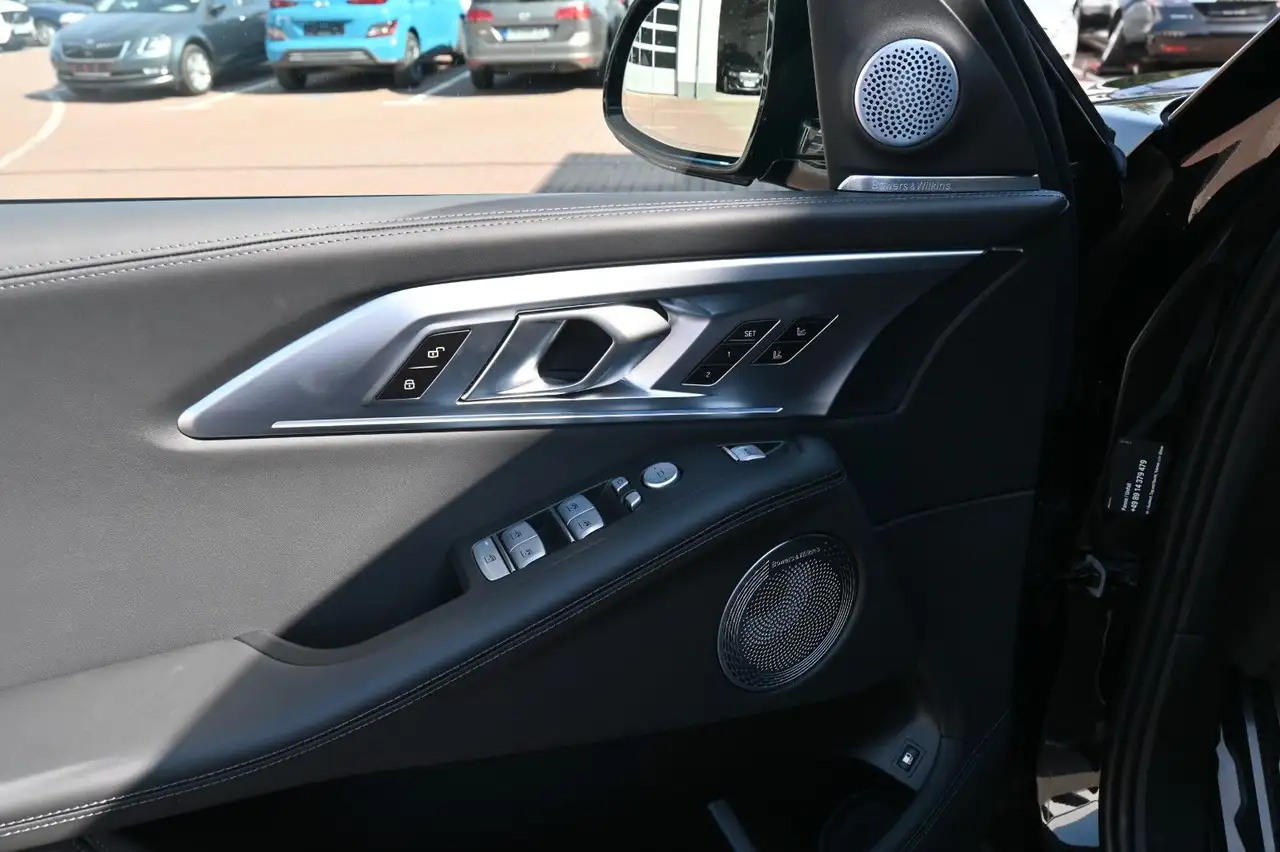 BMW XM *B&W*MASS*LUFT*23"AHK*ACC*NAV*MIETKAUF 14