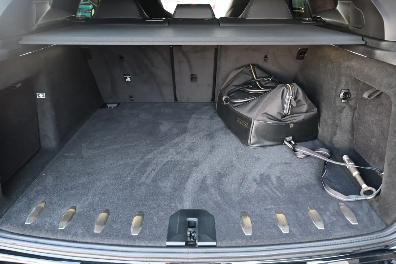 BMW XM *B&W*MASS*LUFT*23"AHK*ACC*NAV*MIETKAUF 10
