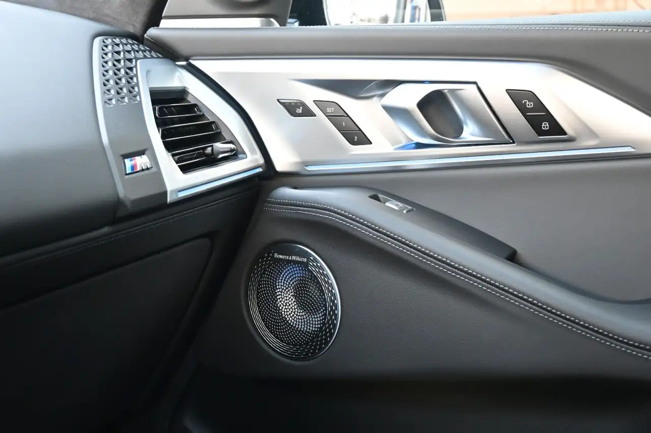 BMW XM *B&W*MASS*LUFT*23"AHK*ACC*NAV*MIETKAUF 23