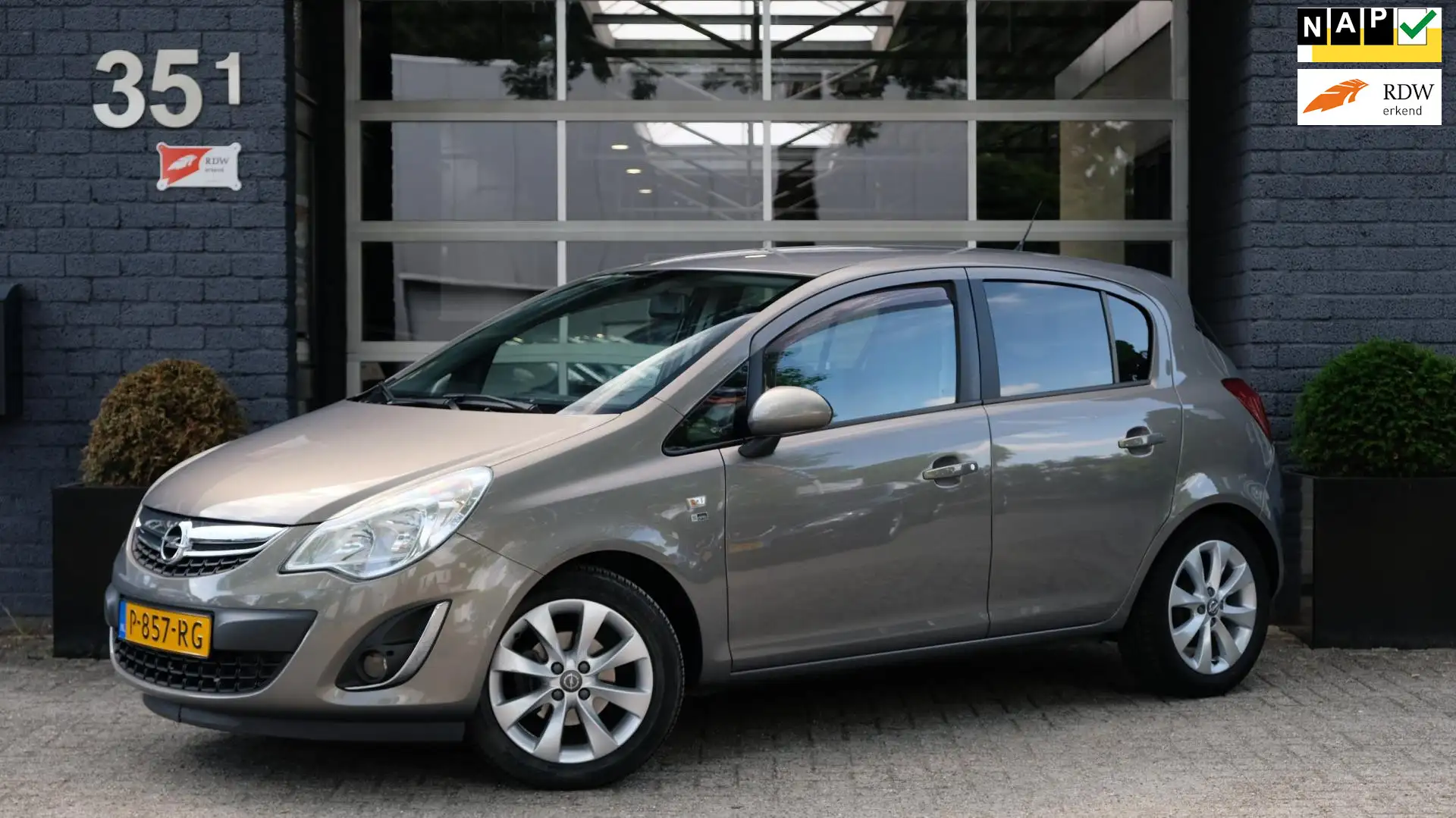 Opel Corsa 1.4-16V 5-drs Airco|Bluetooth|Cruise|Fietsendrager Bruin - 1