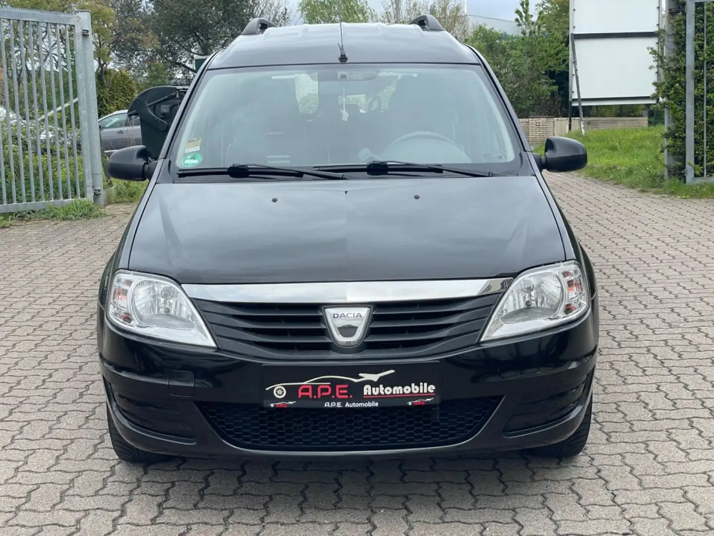 Dacia Logan MCV Kombi Forever Klima 1 Hand Tüv/Au NEU Black - 2