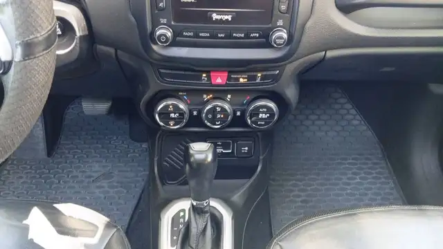 Jeep Renegade view 13