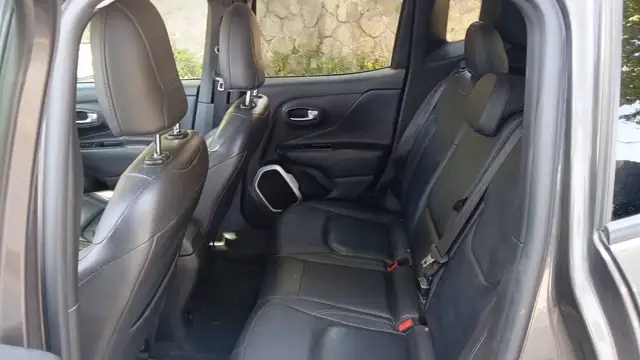 Jeep Renegade view 9