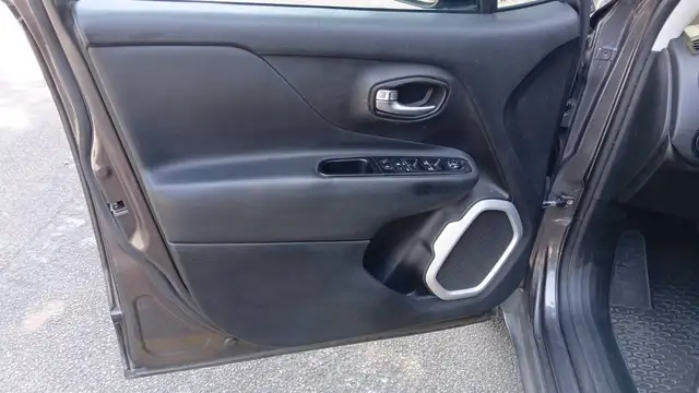 Jeep Renegade view 7