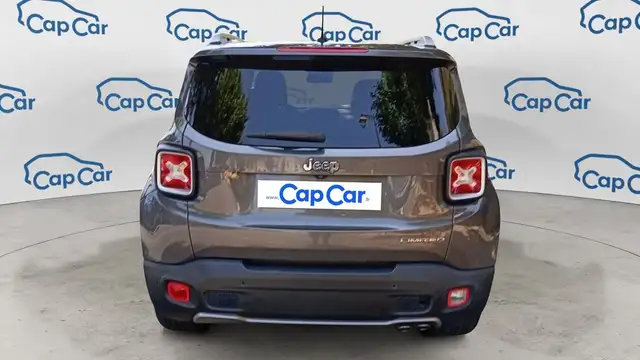 Jeep Renegade view 3