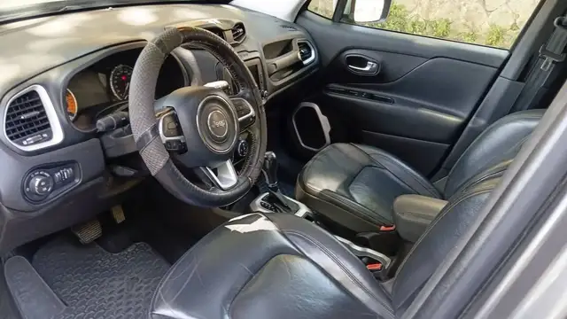 Jeep Renegade view 8