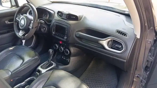 Jeep Renegade view 10