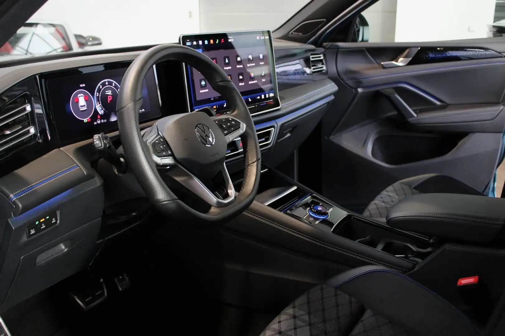 Volkswagen Tiguan TIGUAN 2.0 TSI 4M R-LINE BLACK/AHK/PANO./IQ/20" Bleu - 2