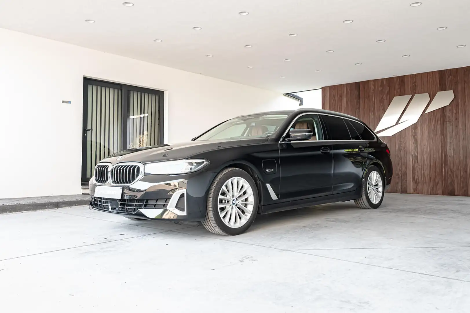 BMW 530 e Luxury Line, stuurwielverw, massagezetels Zwart - 2