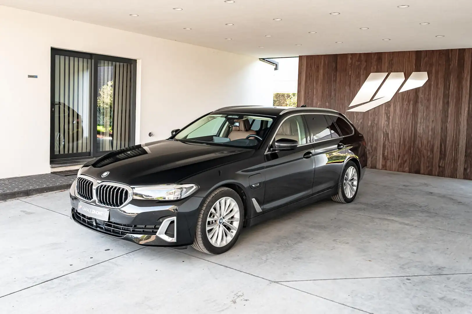 BMW 530 e Luxury Line, stuurwielverw, massagezetels Noir - 1