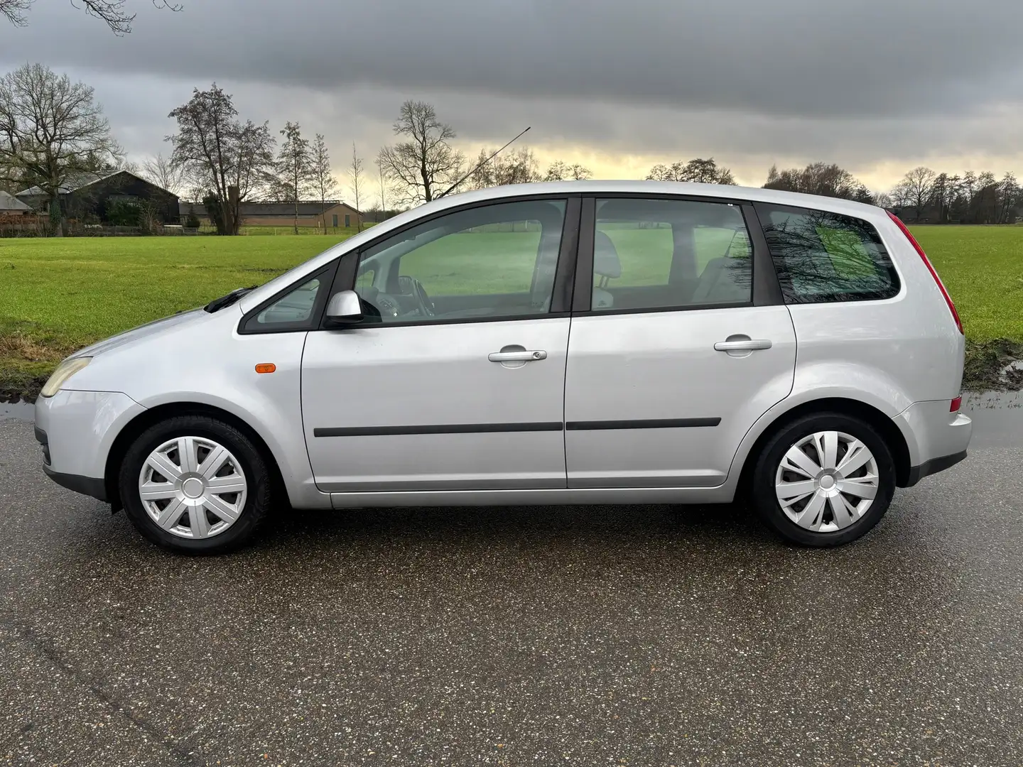 Ford Focus C-Max 1.6-16V Futura | nieuwe apk | airco | Grau - 2