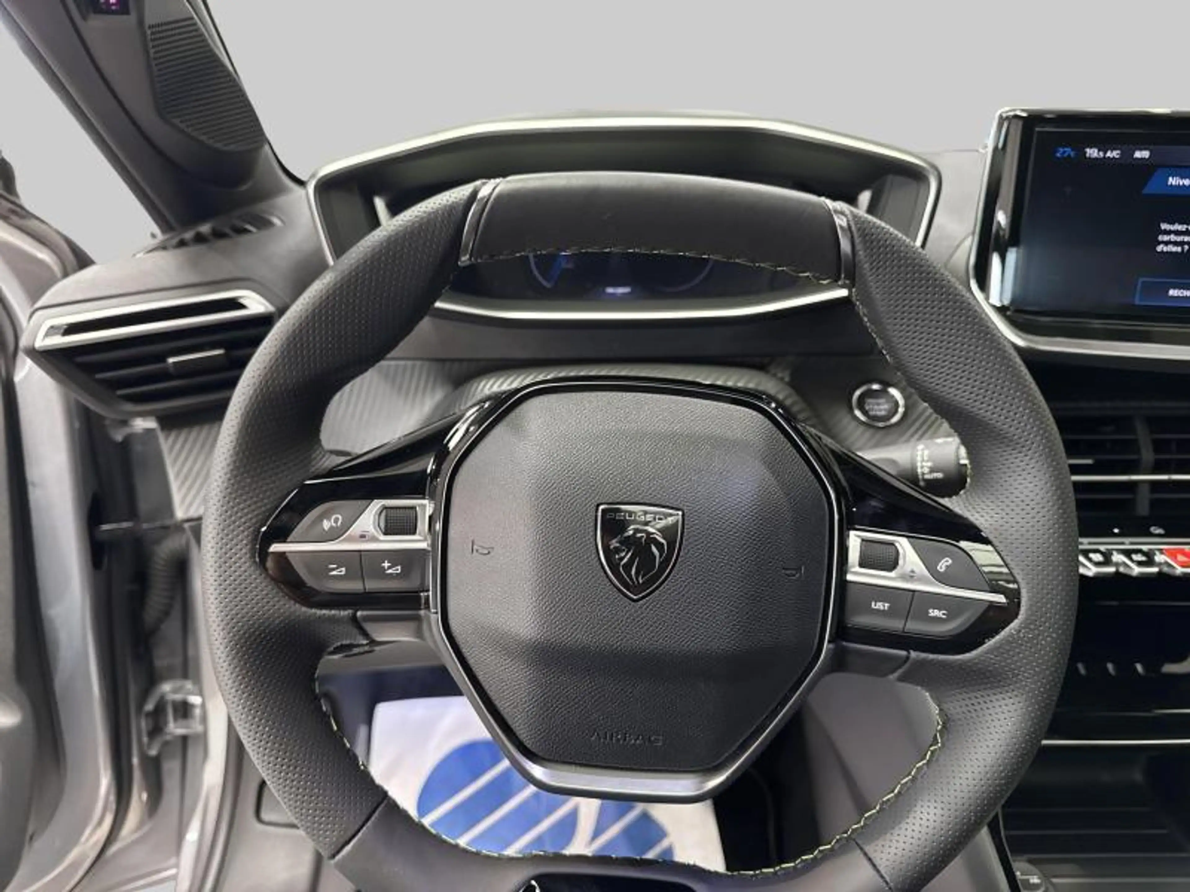 Peugeot 208 II & e- GT Line — photo 14