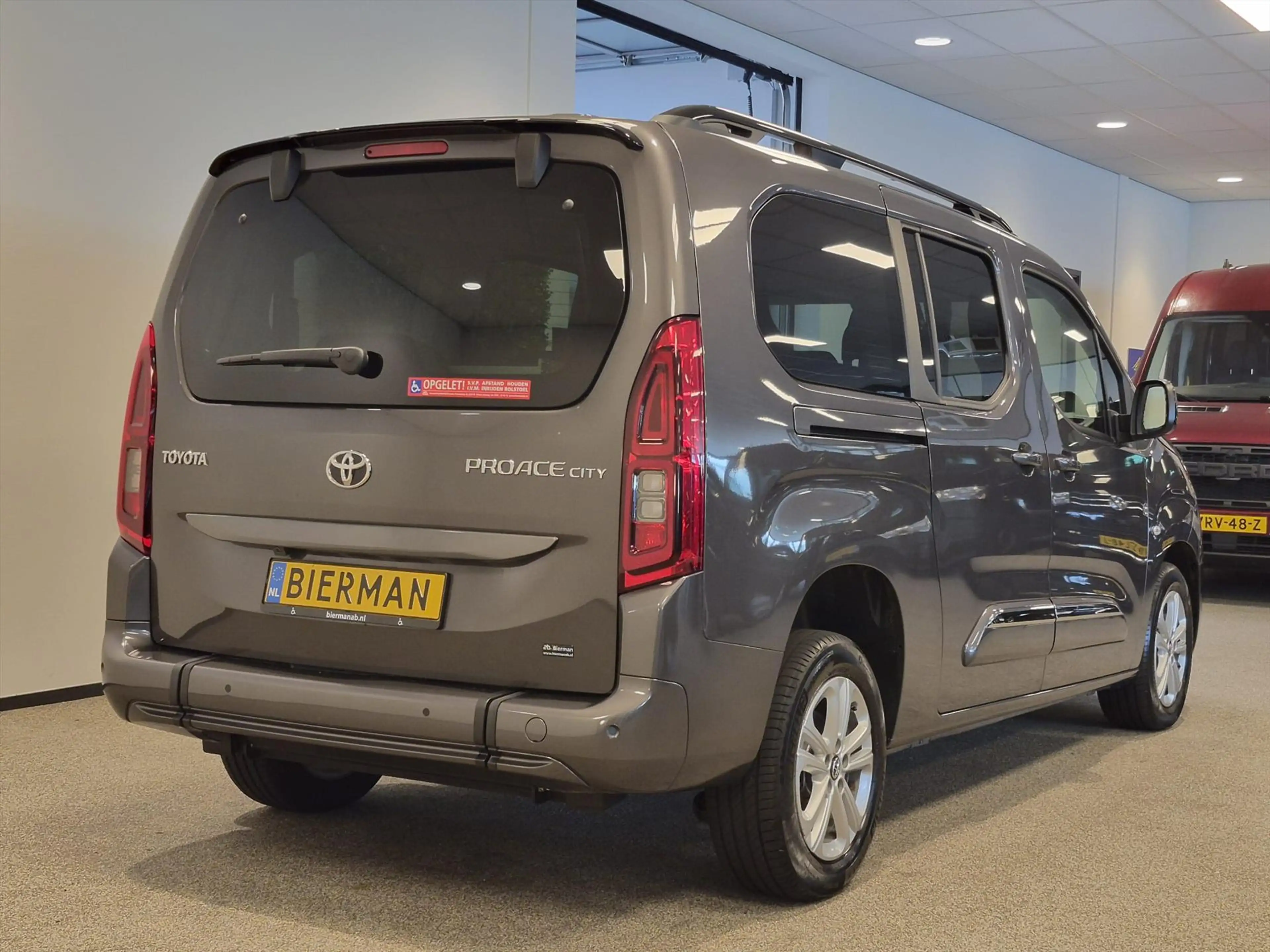 Toyota Proace City Verso L2 Rolstoelauto 5+1 — photo 15