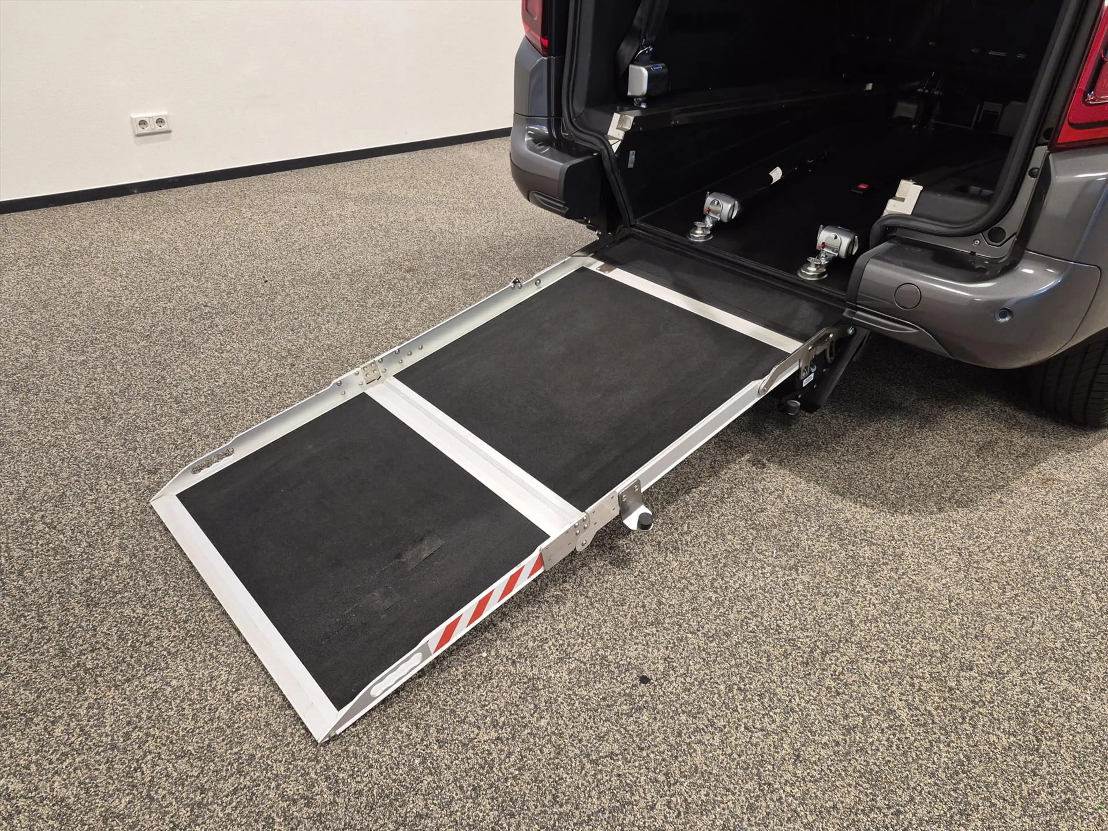 Toyota Proace City Verso L2 Rolstoelauto 5+1 — photo 7