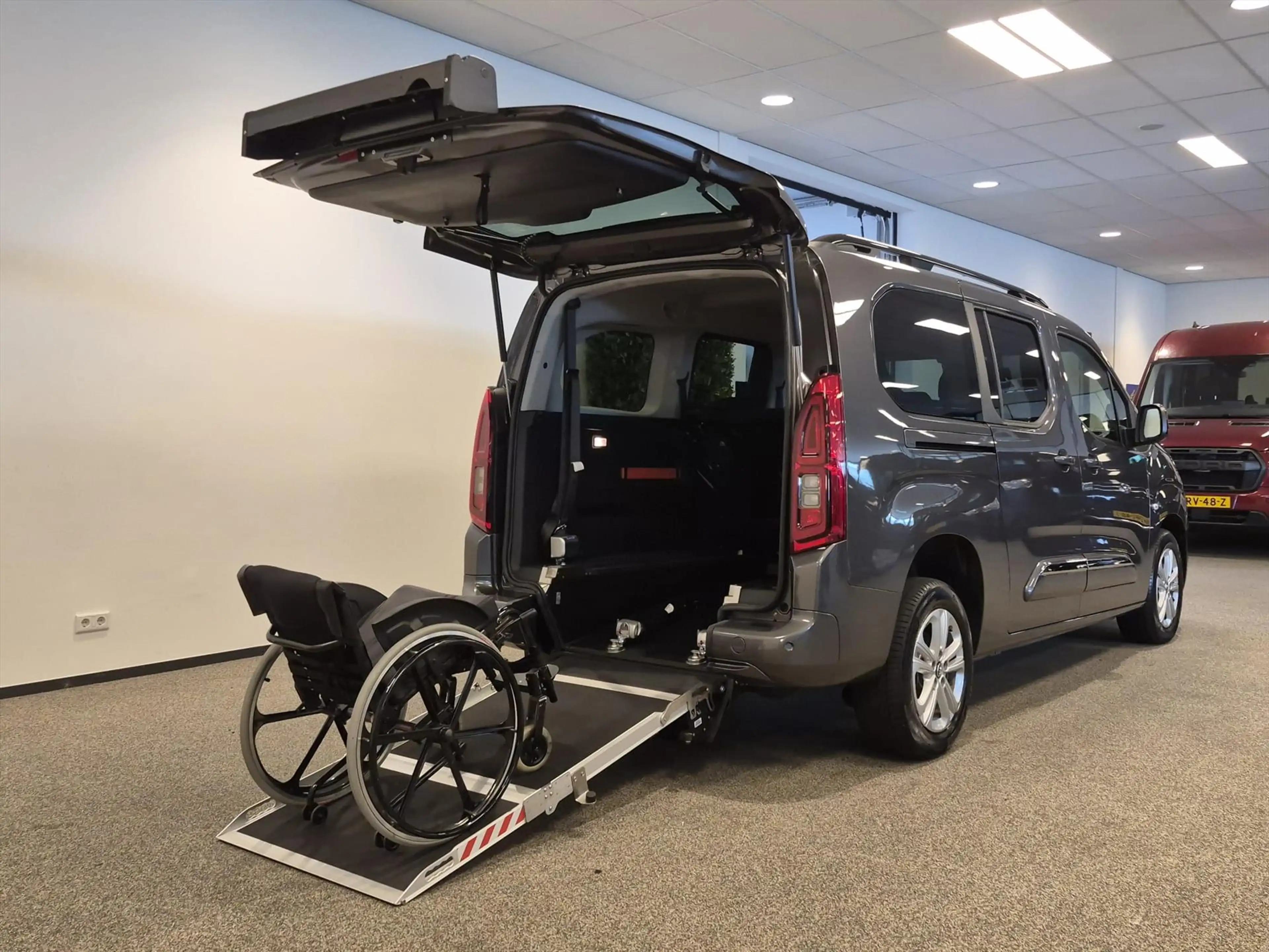 Toyota Proace City Verso L2 Rolstoelauto 5+1 — photo 8
