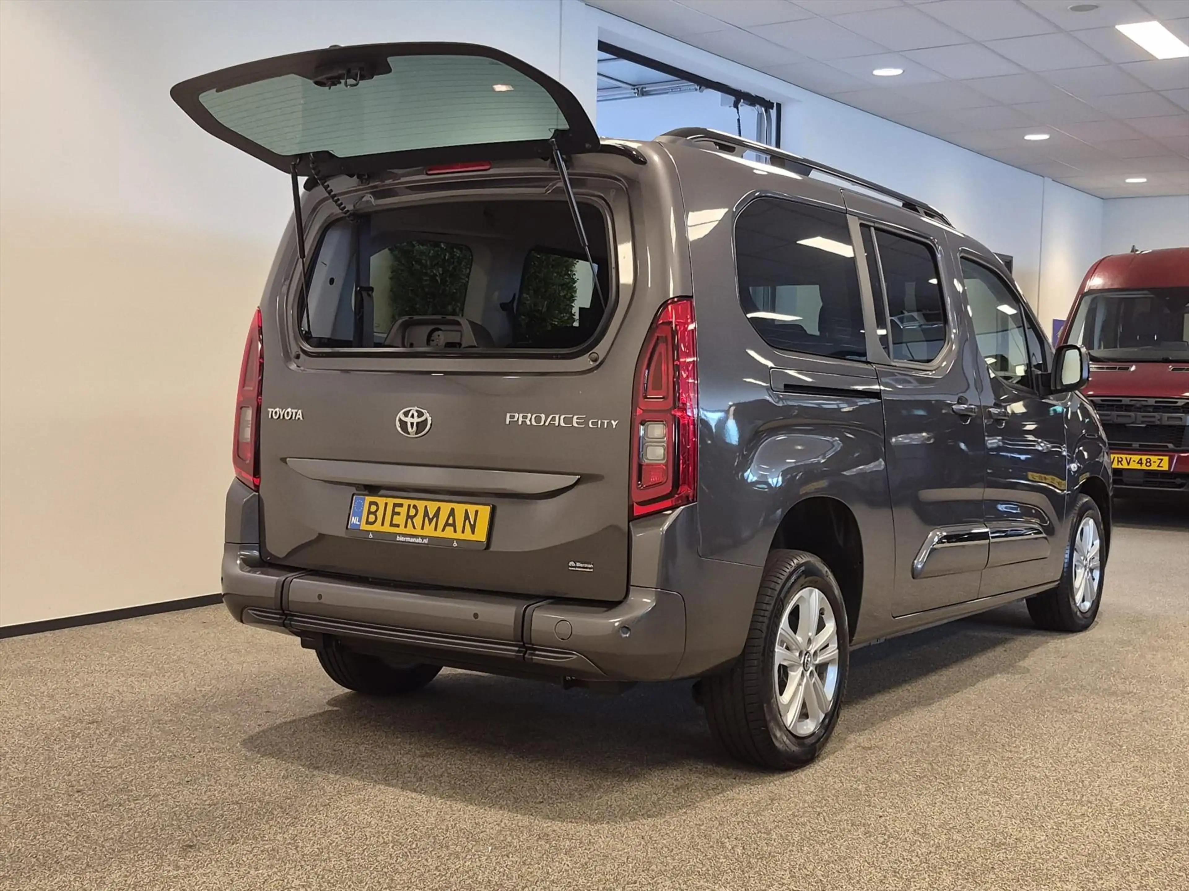 Toyota Proace City Verso L2 Rolstoelauto 5+1 — photo 16