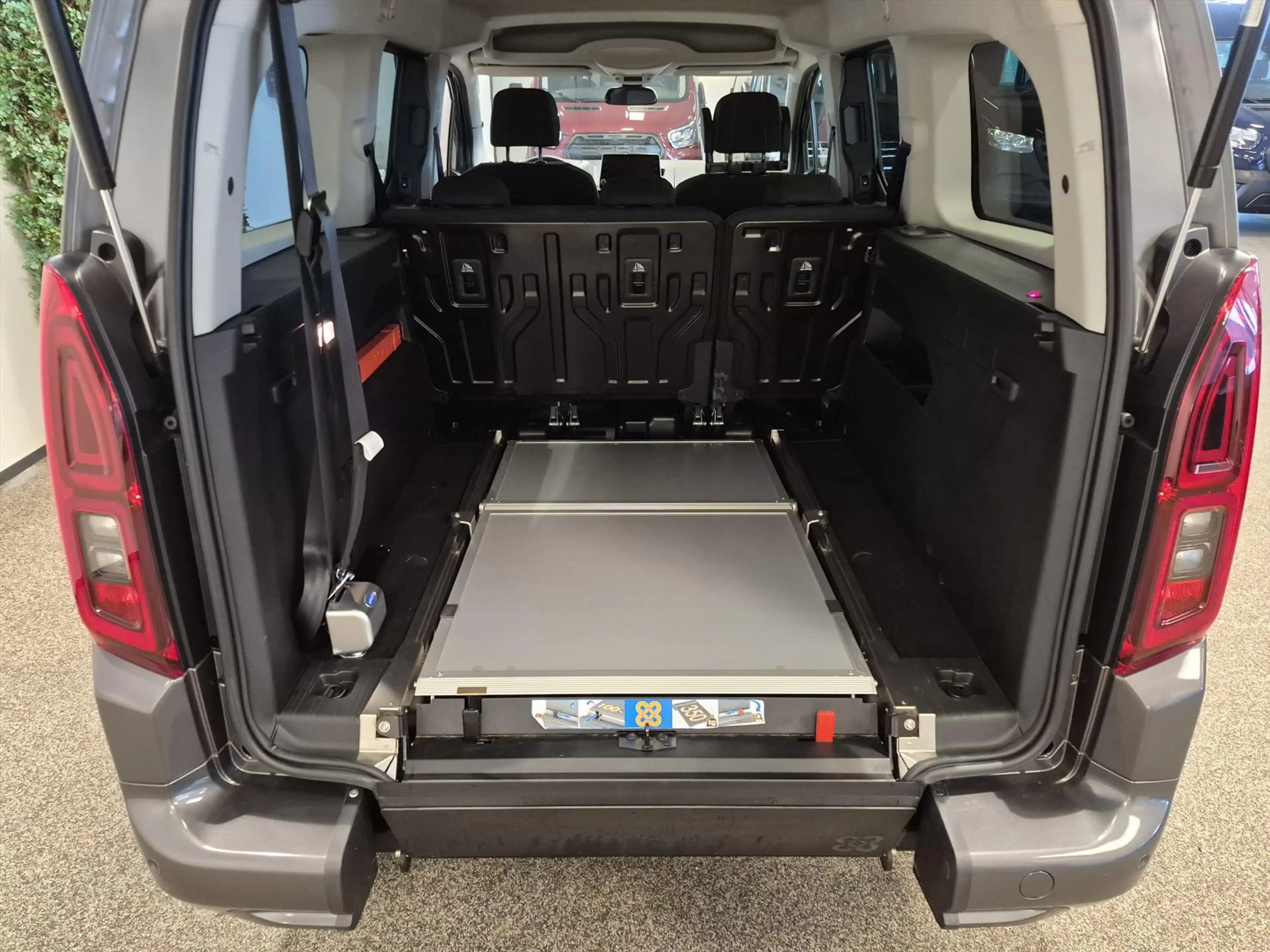 Toyota Proace City Verso L2 Rolstoelauto 5+1 — photo 9