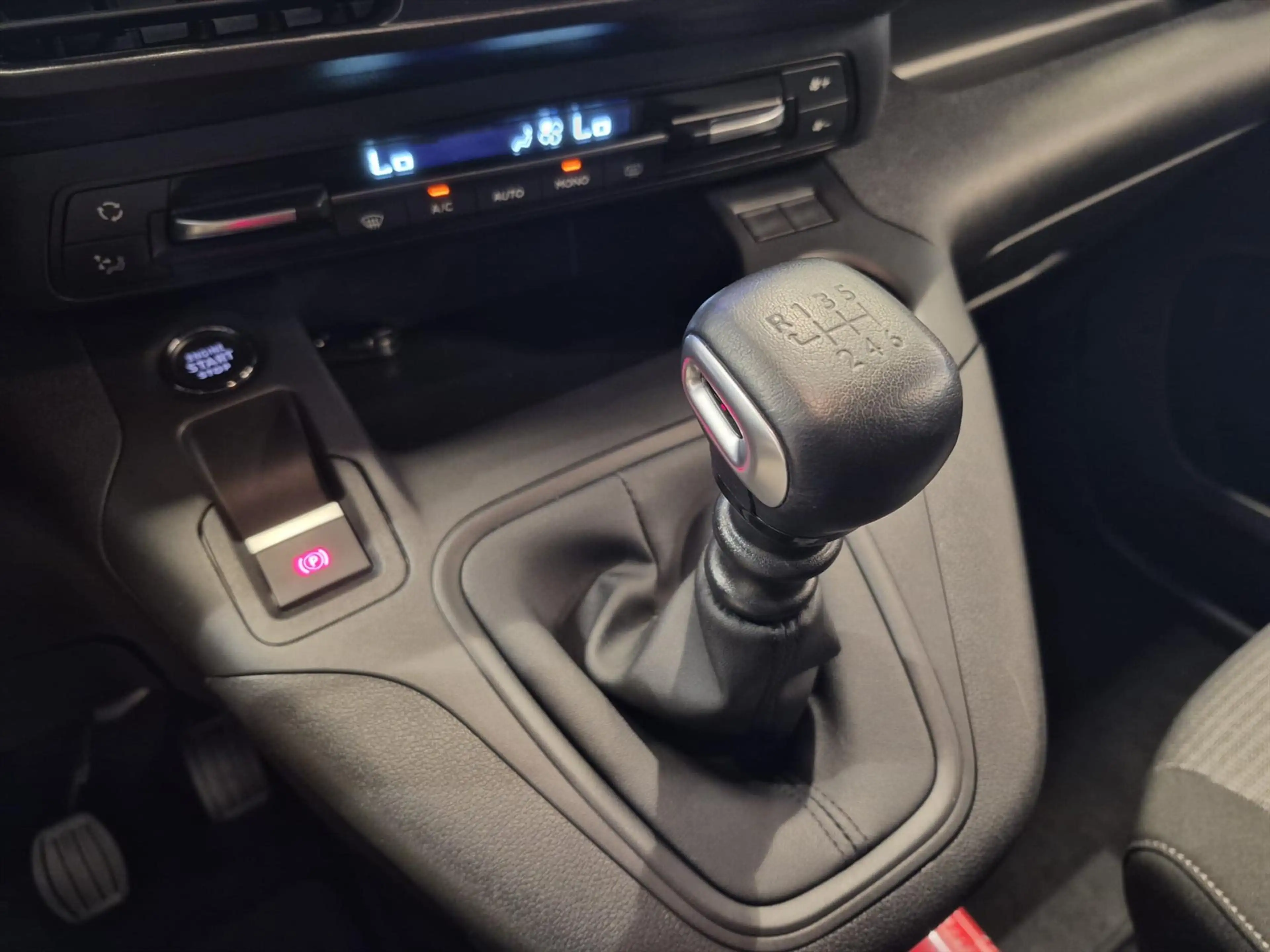 Toyota Proace City Verso L2 Rolstoelauto 5+1 — photo 23