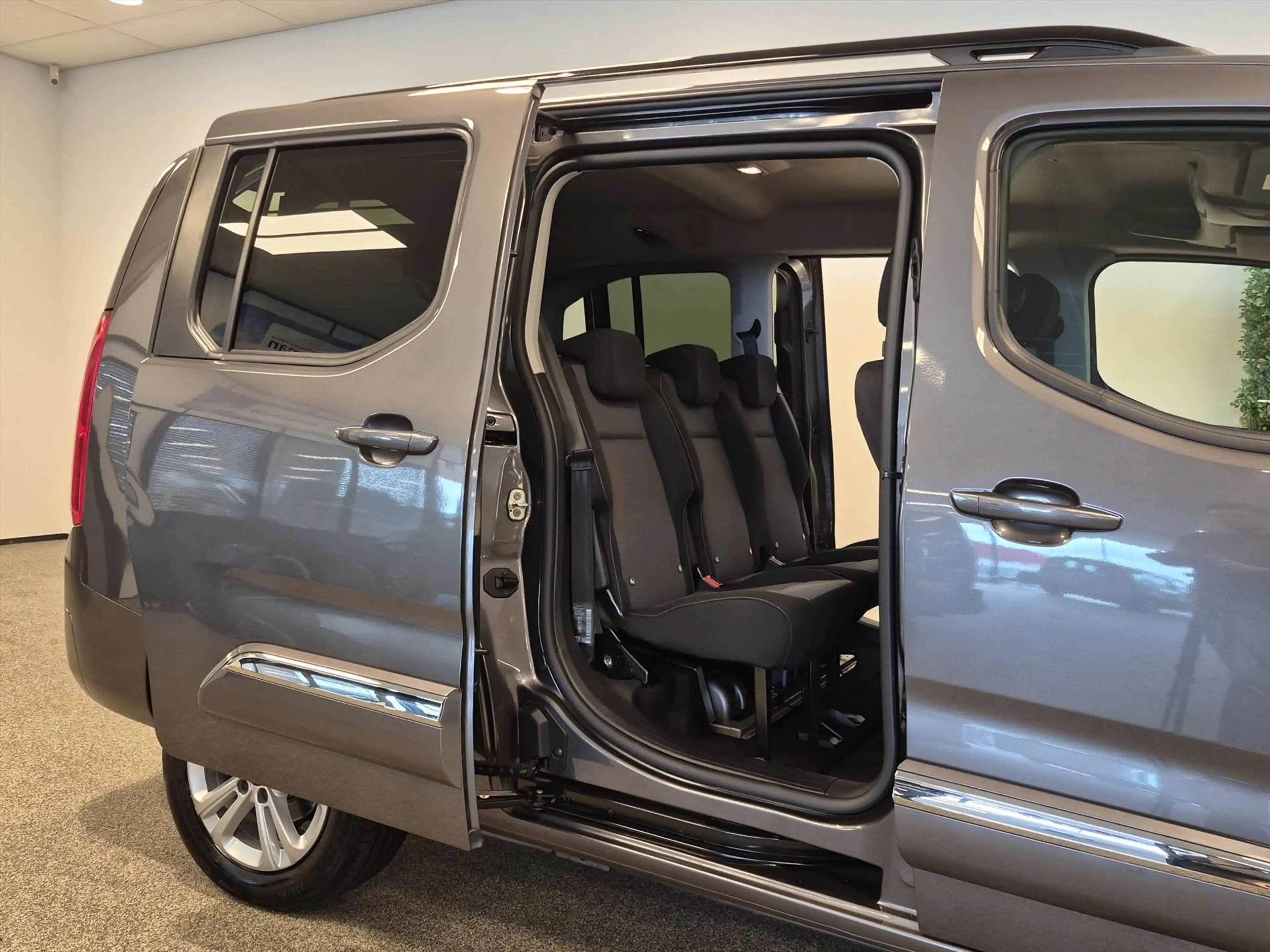 Toyota Proace City Verso L2 Rolstoelauto 5+1 — photo 11