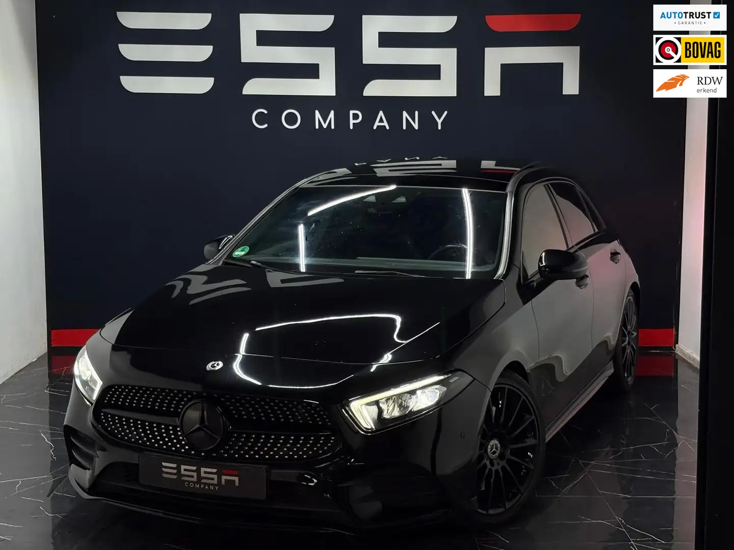 Mercedes-Benz A 250 Premium Plus AMG Pano Sfeerve DealerOnd Navi Zwart - 1