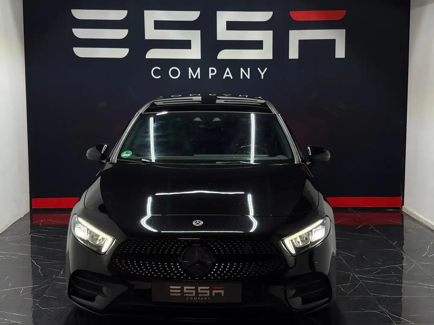 Mercedes-Benz A 250 Premium Plus AMG Pano Sfeerve DealerOnd Navi Zwart - 2