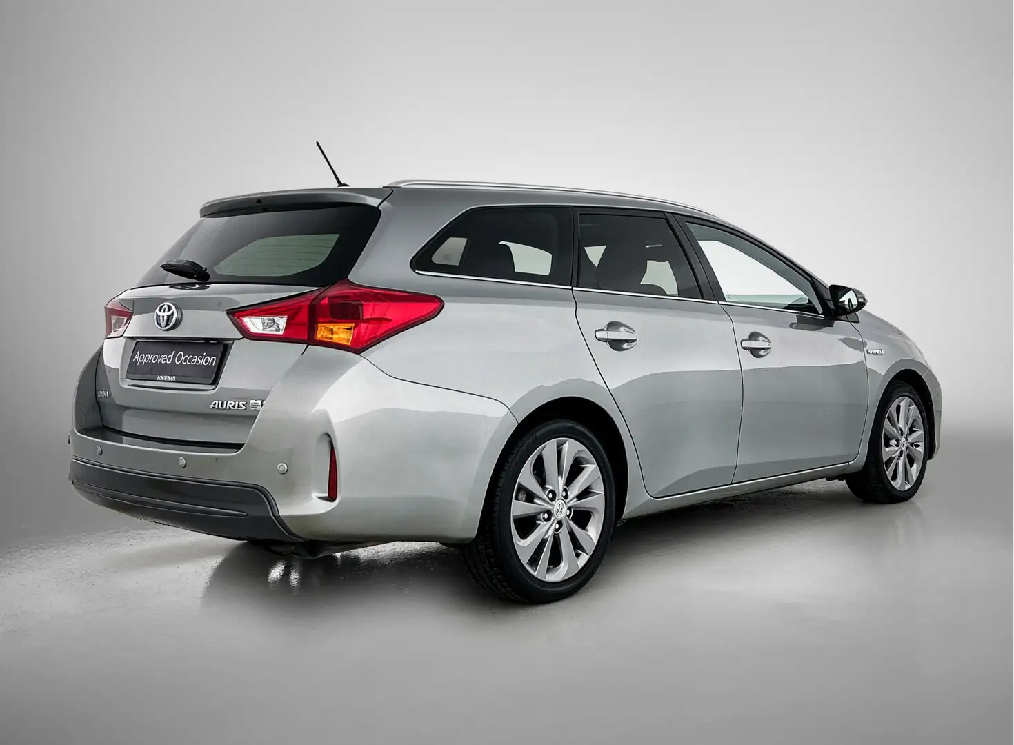 Toyota Auris Touring Sports 1.8 Hybrid Executive Limited | Pano Grijs - 2