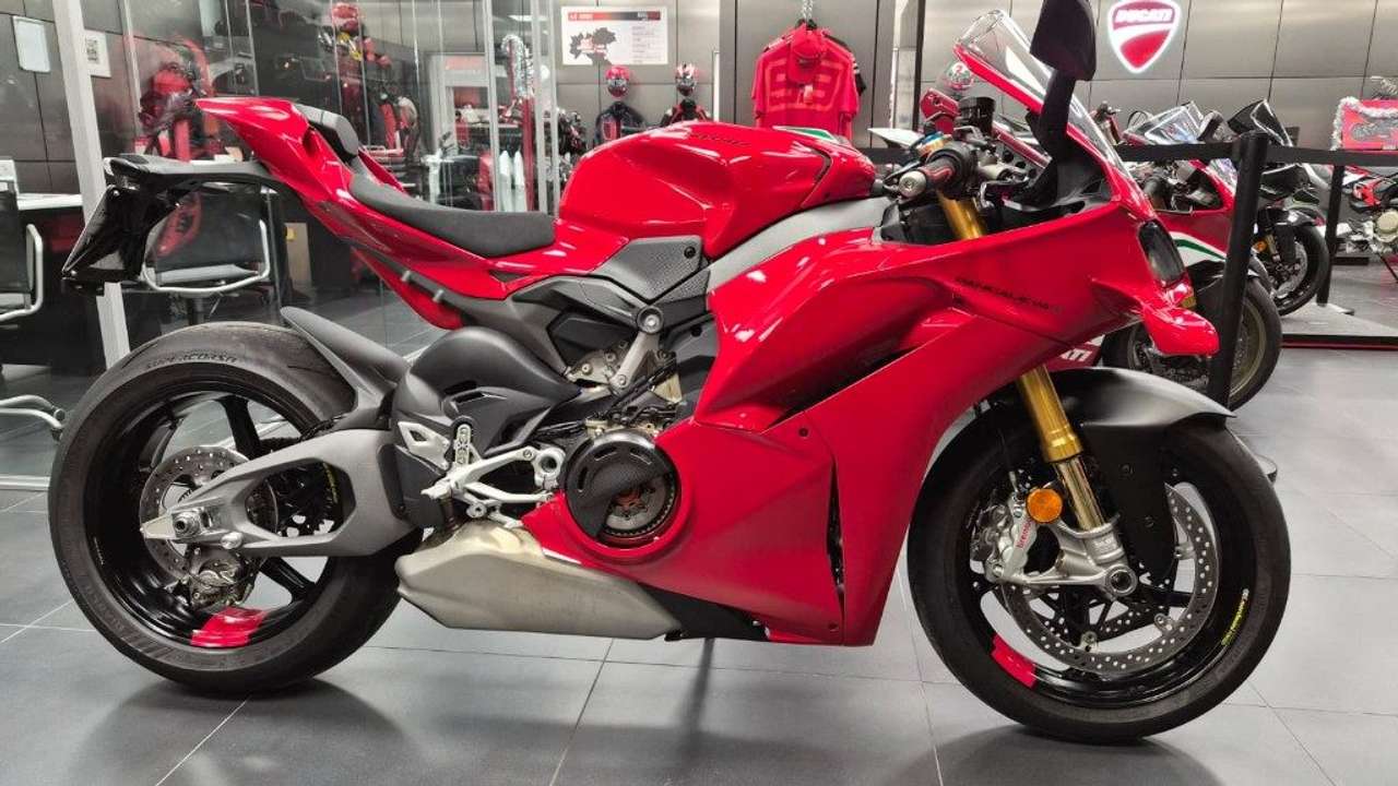 Ducati Panigale V2 S RED 2025