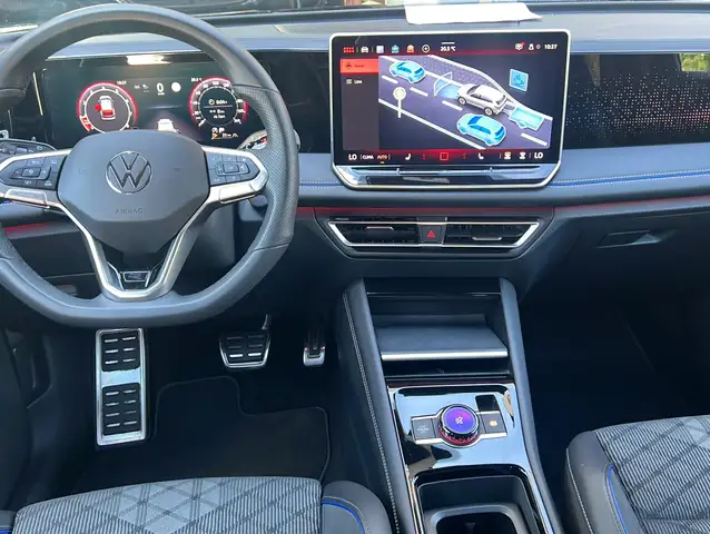 Volkswagen Tiguan view 3