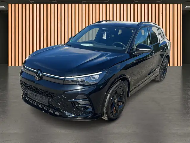 Volkswagen Tiguan view 2
